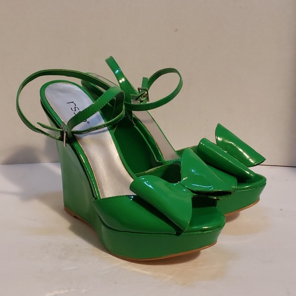 RSVP Shoes - Green wedge sandals